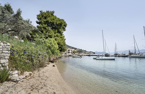Perigiali Apartment | Apartment 'Diamerima 2ari A' with Sea View, Wi-Fi and Air Conditioning