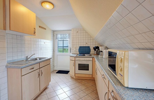 Norderhafen Apartment | Apartment 'Ebbe Und Flut' with Shared Garden and Balcony