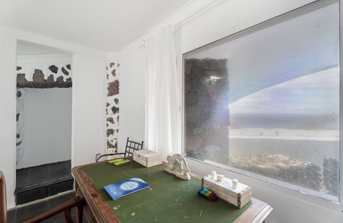 Frontera Apartment | Apartment 'El Submarino C' with Sea View, Shared Terrace and Wi-Fi