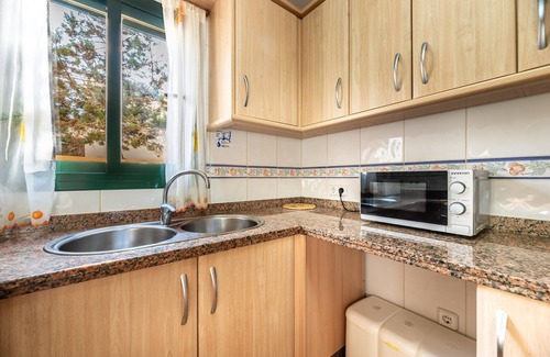 Es Pujols Apartment | Apartment 'Es Pujols' with Private Terrace, Wi-Fi and Air Conditioning