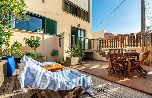 Es Pujols Apartment | Apartment 'Es Pujols' with Private Terrace, Wi-Fi and Air Conditioning