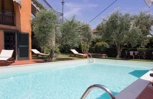 Massa e Cozzile Apartment | Apartment 'Estate' with Shared Pool, Wi-Fi and Air Conditioning