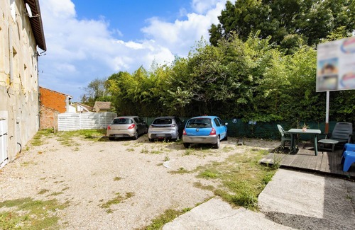Lesparre-Medoc Apartment | Apartment 'Estuary ' with Terrace & Wi-Fi
