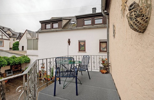 Minheim Apartment | Apartment 'Eulennest 2' with Balcony and Wi-Fi