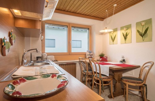 Grossdorf Apartment | Apartment 'Försterhaus Wohnung Obergeschoss' with Mountain View, Shared Garden and Wi-Fi