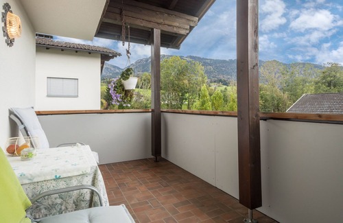 Grossdorf Apartment | Apartment 'Försterhaus Wohnung Obergeschoss' with Mountain View, Shared Garden and Wi-Fi