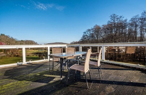 Buschvitz Apartment | Apartment 'Falkenturm' with Lake View, Private Terrace and Wi-Fi