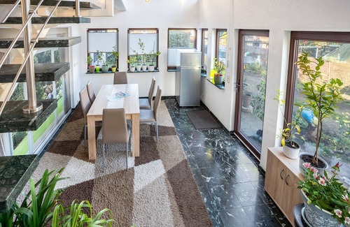Trollenhagen Apartment | Apartment 'Ferienwohnung Über 2 Etagen' with Private Garden, Balcony and Wi-Fi
