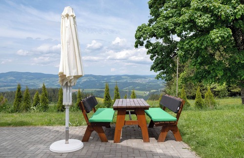 Breitnau Apartment | Apartment 'Ferienwohnung Zwergenschlössle' with Private Garden and Wi-Fi