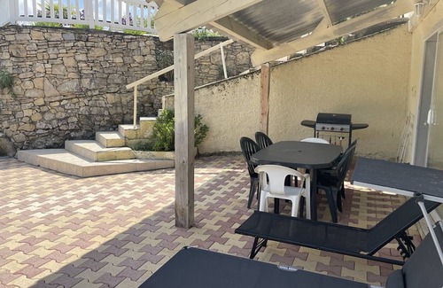 Esparron-de-Verdon Apartment | Apartment for 5 ppl, private lake access, pool