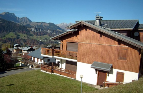 Crest-Voland Apartment | Apartment for 6, 2 beds, Crest-Voland, near slopes and shops