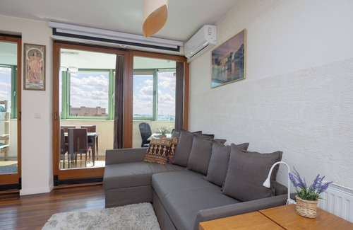 Ochota Apartment | Apartment for 6 in Ochota by Renters