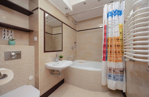 Ochota Apartment | Apartment for 6 in Ochota by Renters