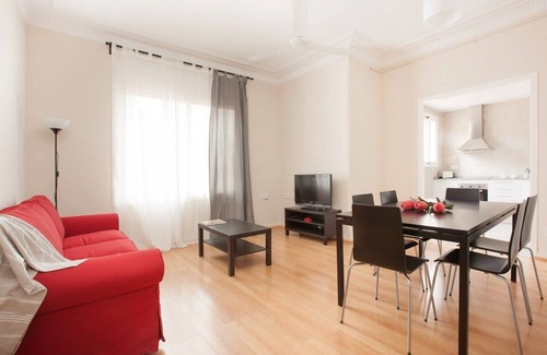 El Putget i Farro Apartment | Apartment for 7 people