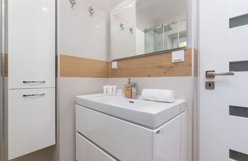 Podgorze Apartment | Apartment Gromadzka With A/C by Renters