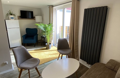 Lobeda-Altstadt Apartment | Apartment "Happynest" with Balcony & Wi-Fi