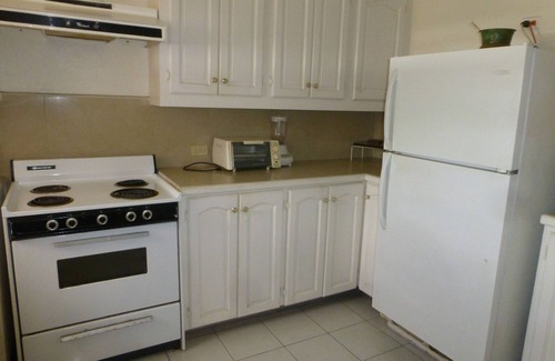 West Coast Apartment | Apartment Hastings Towers1C opp Boardwalk, Beach, Sea, Bars & Restaurant
