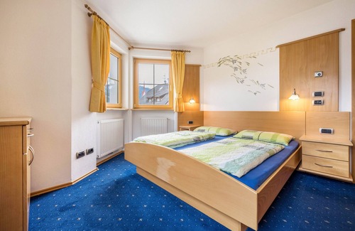 Valdaora di Sopra House | Apartment In A Hotel 'Residence Oberhauser Apt 3' with Mountain View, Shared Terrace and Wi-Fi