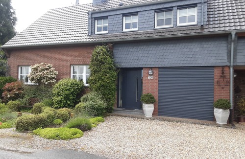 Toenisvorst Apartment | Apartment in a quiet location, in the middle of orchards on the outskirts of St.Tönis