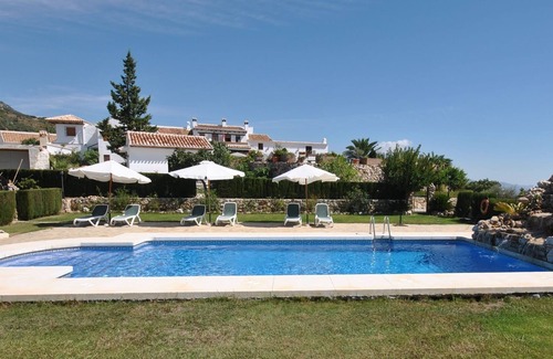 Alfarnatejo Cottage | Apartment in ancient farm located in beautiful mountainous scenery in Periana