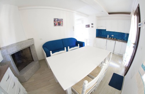 Torre di Bari Apartment | Apartment in Casa Janas near the sea