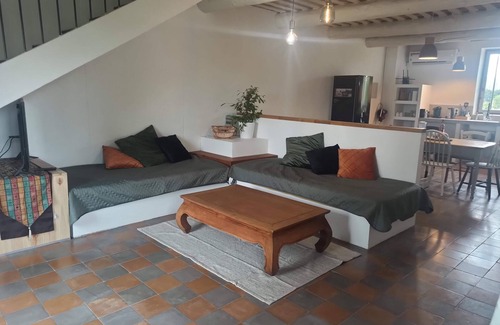Althen-des-Paluds Apartment | Apartment in Provencal farmhouse near Avignon