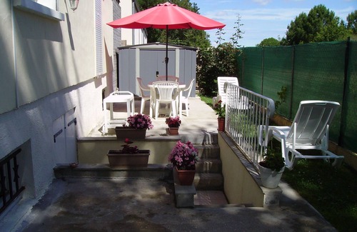Breuillet Apartment | APARTMENT IN INDIVIDUAL HOUSE