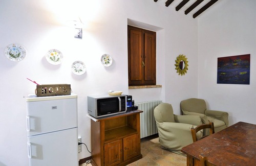 Collesanto Apartment | Apartment in Mantignana with terrace