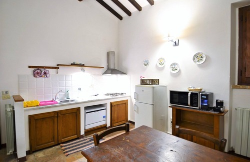 Collesanto Apartment | Apartment in Mantignana with terrace