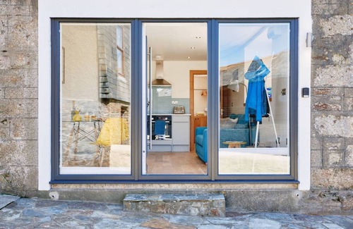 Porthleven Apartment | Apartment in Porthleven near Harbour