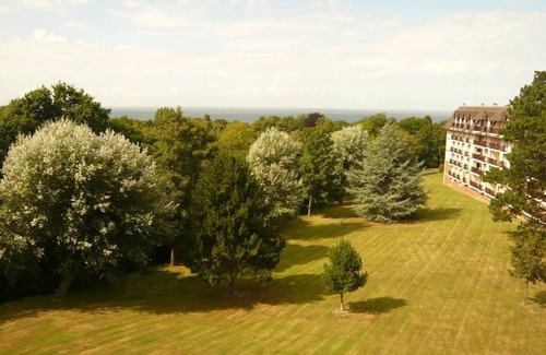 Villers-sur-Mer Apartment | Apartment in residence - Villers/mer with swimming pool, tennis court and private parking lot