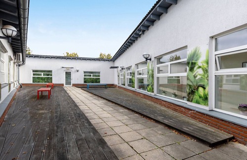 Gross Glienicke Apartment | Apartment in the Hotel 'Albrechtshof Premium Room 1' with Shared Terrace and Wi-Fi