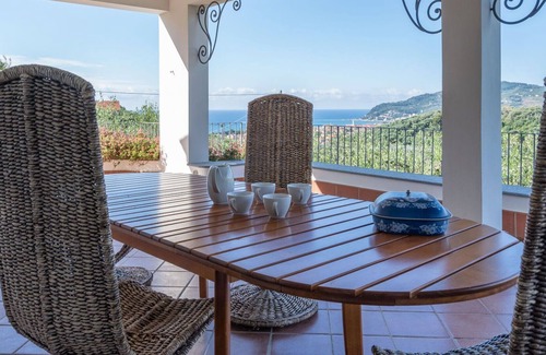 Diano Castello Villa | Apartment in villa with WIFI, private pool, A/C, TV, terrace, pets allowed, panoramic view, parking