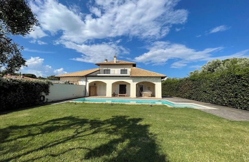 Marina Velca Apartment | Apartment in villa with sea view, private swimming pool, tennis court, golf.