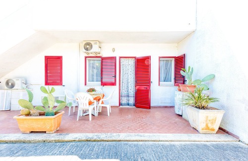 Santa Maria di Leuca Apartment | Apartment 'Trande' with Balcony, Wi-Fi and Air Conditioning