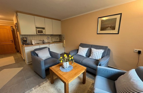 Steenodde Apartment | Apartment 'Karonga' with Shared Garden and Wi-Fi