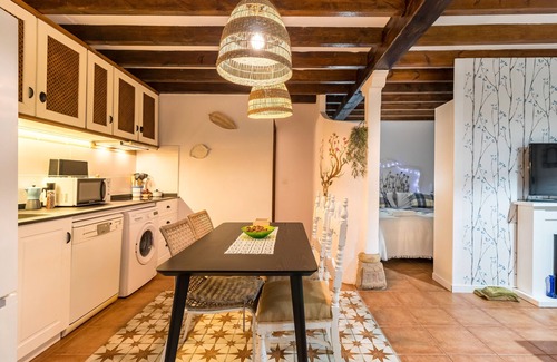 Estrada Apartment | Apartment 'Kety' with Mountain View, Private Terrace and Wi-Fi
