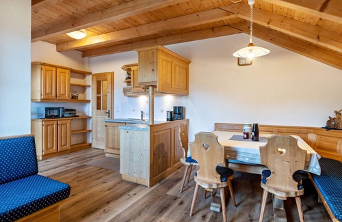 Casola Apartment | Apartment 'Kranebitterhof Enzian' with Mountain View, Shared Garden and Wi-Fi