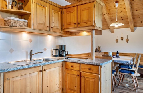 Casola Apartment | Apartment 'Kranebitterhof Enzian' with Mountain View, Shared Garden and Wi-Fi