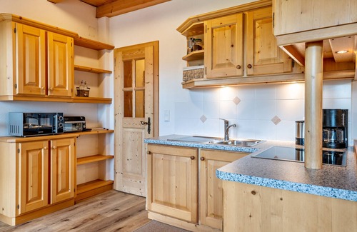 Casola Apartment | Apartment 'Kranebitterhof Enzian' with Mountain View, Shared Garden and Wi-Fi