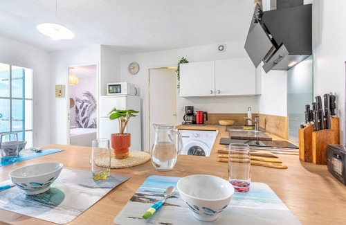 La Remigeasse Apartment | Apartment "La Belle Petite Maison" with Shared Terrace, Private Garden and Wi-Fi