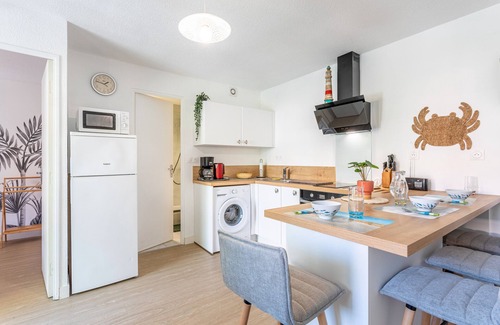 La Remigeasse Apartment | Apartment "La Belle Petite Maison" with Shared Terrace, Private Garden and Wi-Fi