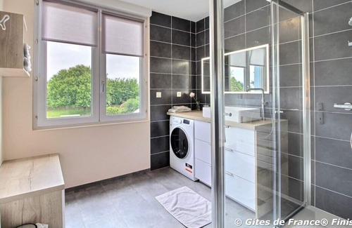 Locmaria-Plouzane Apartment | Apartment 'La Maison Bleue' with Private Terrace, Shared Garden and Wi-Fi