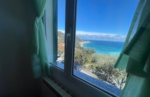 Finale Ligure Apartment | Apartment 'La Realidad 1' with Shared Pool, Wi-Fi and Air Conditioning