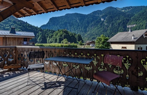 Samoens Apartment | Apartment 'Le Lou Clerouzy - 6 Personnes' with Mountain View, Balcony and Wi-Fi