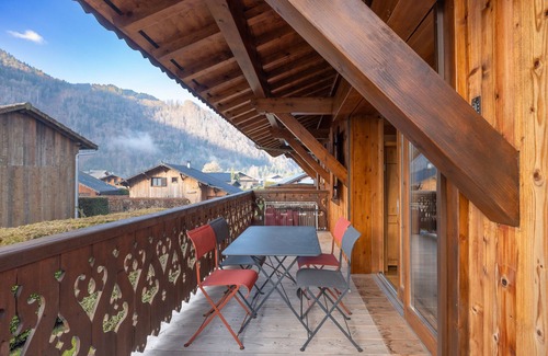 Samoens Apartment | Apartment 'Le Lou Clerouzy - 6 Personnes' with Mountain View, Balcony and Wi-Fi
