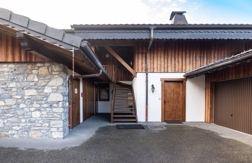 Samoens Apartment | Apartment 'Le Lou Clerouzy - 6 Personnes' with Mountain View, Balcony and Wi-Fi