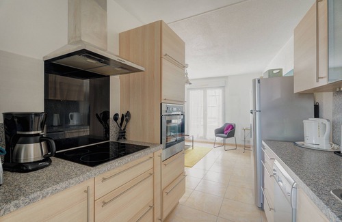 Saint-Martin de Brehal Apartment | Apartment 'Le Saint Martin' with Sea View, Balcony and Wi-Fi