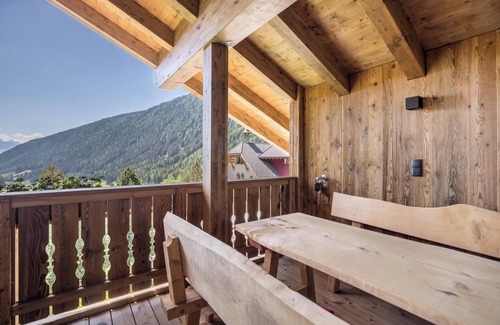 Valles Apartment | Apartment 'Lechnerhof Schöne Aussicht' Near the Ski Area with Mountain View, Wi-Fi, Balcony & Garden