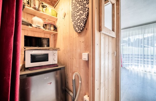 Le Praz de Lys Apartment | Apartment 'Les Pralyssimes 462' with Mountain View, Private Terrace and Wi-Fi